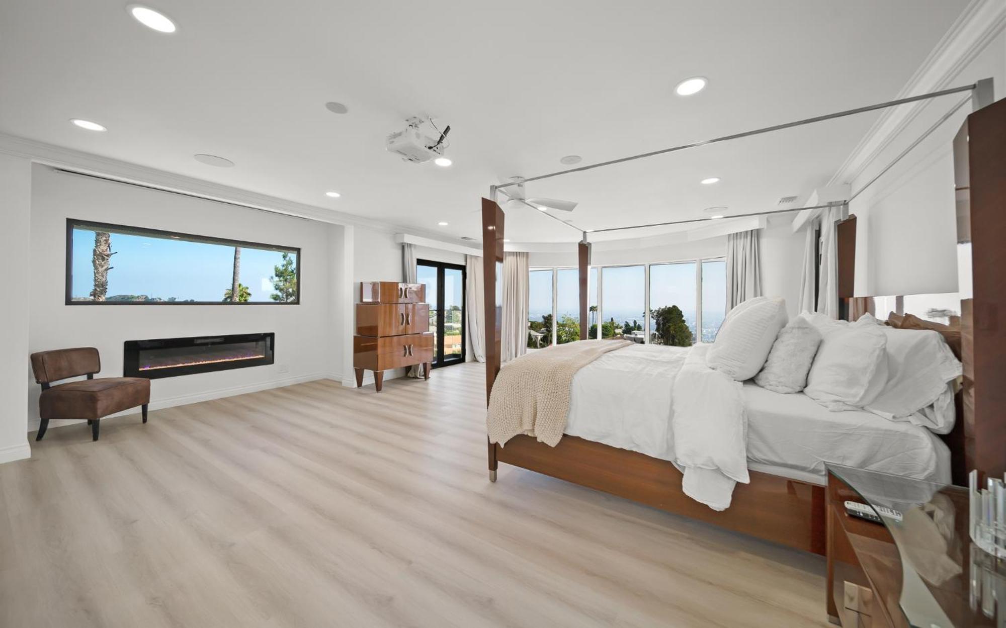 Le Chateau Los Angeles Exterior photo
